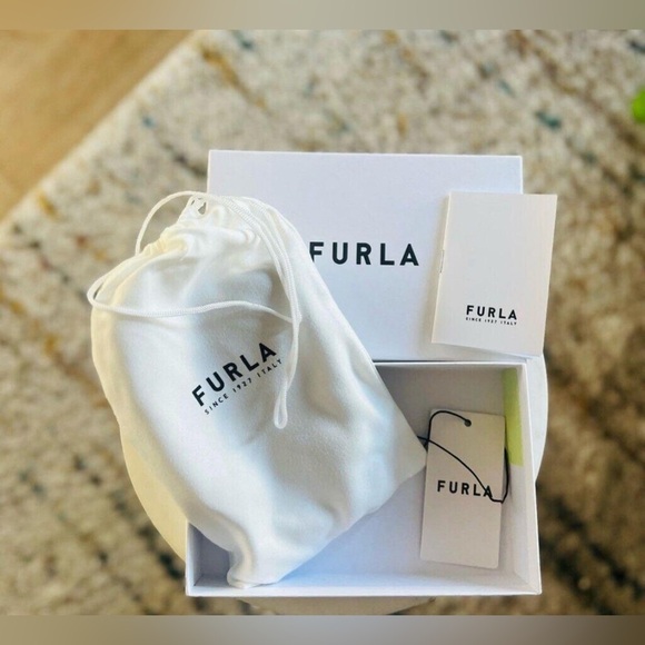 Furla Classic Credit Card Case Black NWT and Box - Picture 3 of 7
